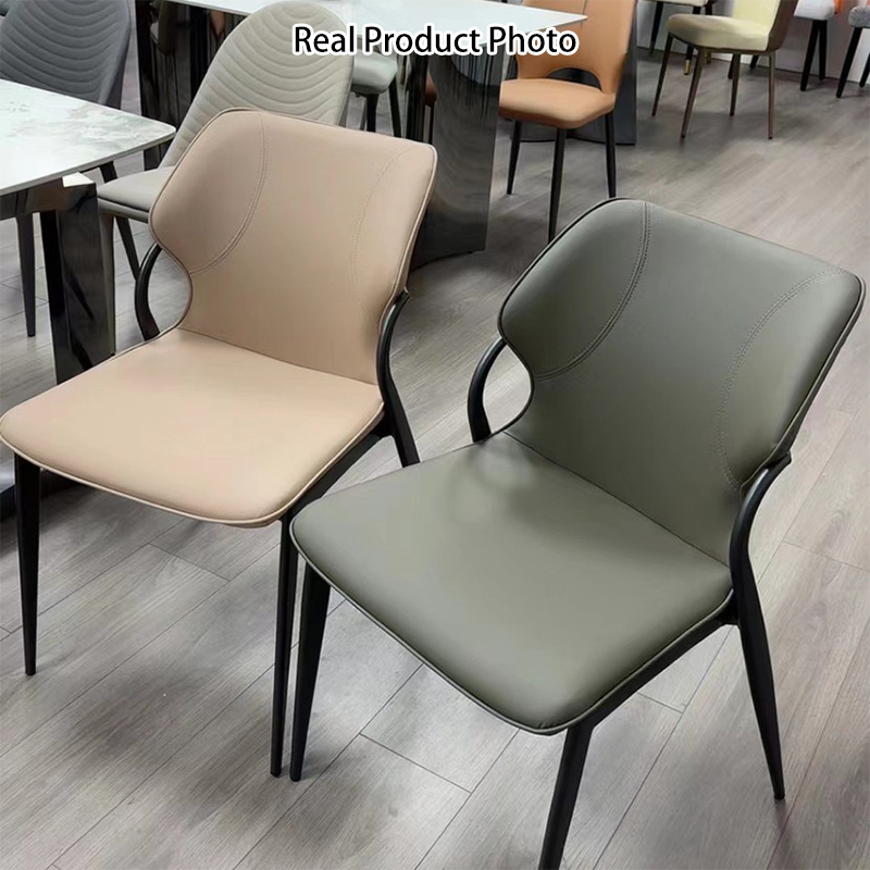 Chaise de salle à manger contemporaine nordique en faux cuir avec dossier en acier au carbone sans accoudoirs pour salle à manger 