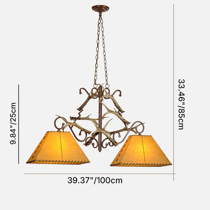 Traditioneller Vintage-2-flammiger Kronleuchter aus Kunstharz in Geweih-Optik mit Lampenschirmen in Lammfell-Optik für das Esszimmer 