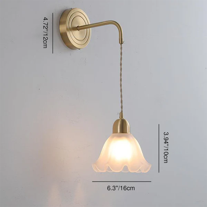 Moderne nordische 1-flammige Wandleuchte aus Glas in Blumenblatt-Optik und Kupfer für das Schlafzimmer 