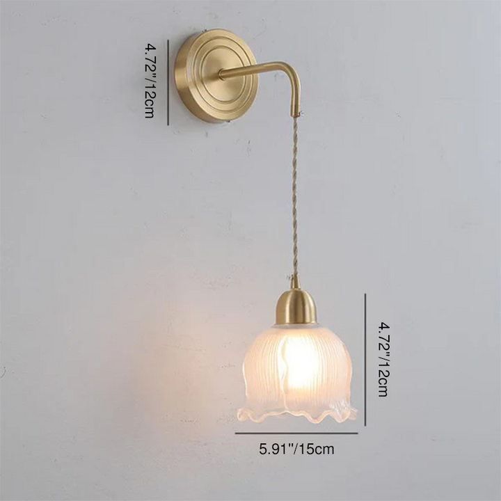 Moderne nordische 1-flammige Wandleuchte aus Glas in Blumenblatt-Optik und Kupfer für das Schlafzimmer 