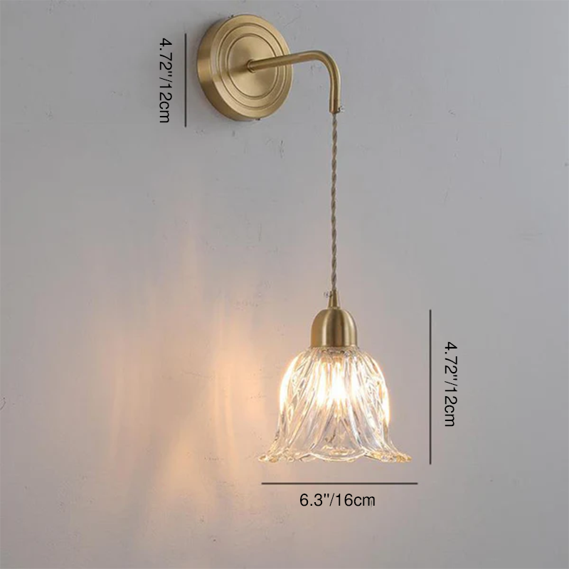 Moderne nordische 1-flammige Wandleuchte aus Glas in Blumenblatt-Optik und Kupfer für das Schlafzimmer 