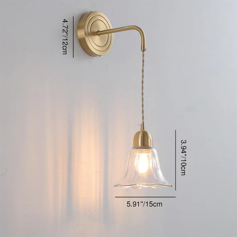 Moderne nordische 1-flammige Wandleuchte aus Glas in Blumenblatt-Optik und Kupfer für das Schlafzimmer 