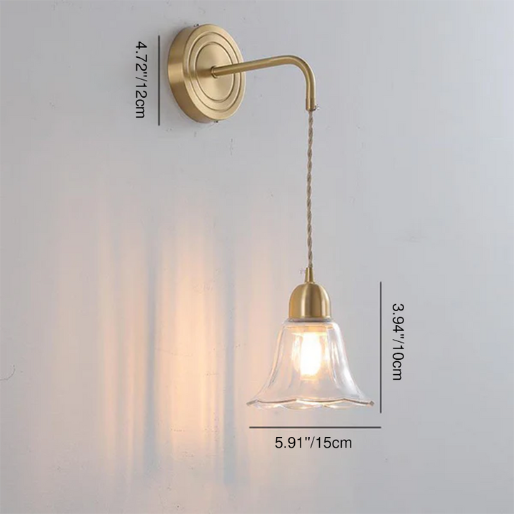 Moderne nordische 1-flammige Wandleuchte aus Glas in Blumenblatt-Optik und Kupfer für das Schlafzimmer 