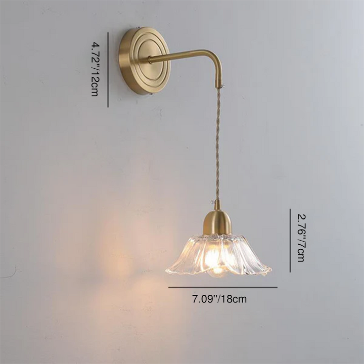 Moderne nordische 1-flammige Wandleuchte aus Glas in Blumenblatt-Optik und Kupfer für das Schlafzimmer 