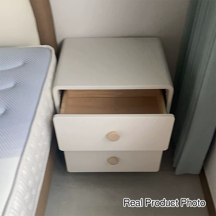 Moderner skandinavischer quadratischer Nachttisch aus MDF, Massivholz, Kunstleder und Edelstahl mit 2 Schubladen fürs Schlafzimmer 
