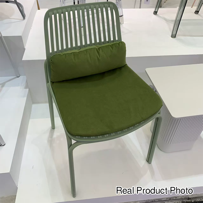 Chaise de salle à manger en plastique et métal avec dossier carré minimaliste moderne 