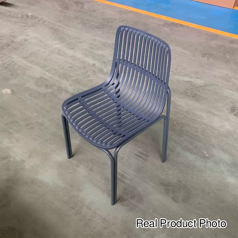 Chaise de salle à manger en plastique et métal avec dossier carré minimaliste moderne 