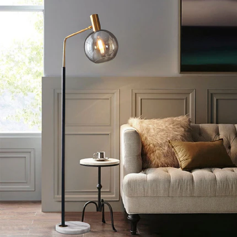 Moderne nordische Stehlampe mit Glasschirm in Kuppelform und Marmorsockel, 1-flammig, für das Wohnzimmer 