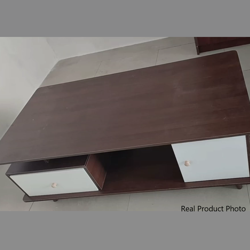 Moderner minimalistischer rechteckiger Couchtisch aus MDF mit Beinen aus Kiefernholz für das Wohnzimmer 
