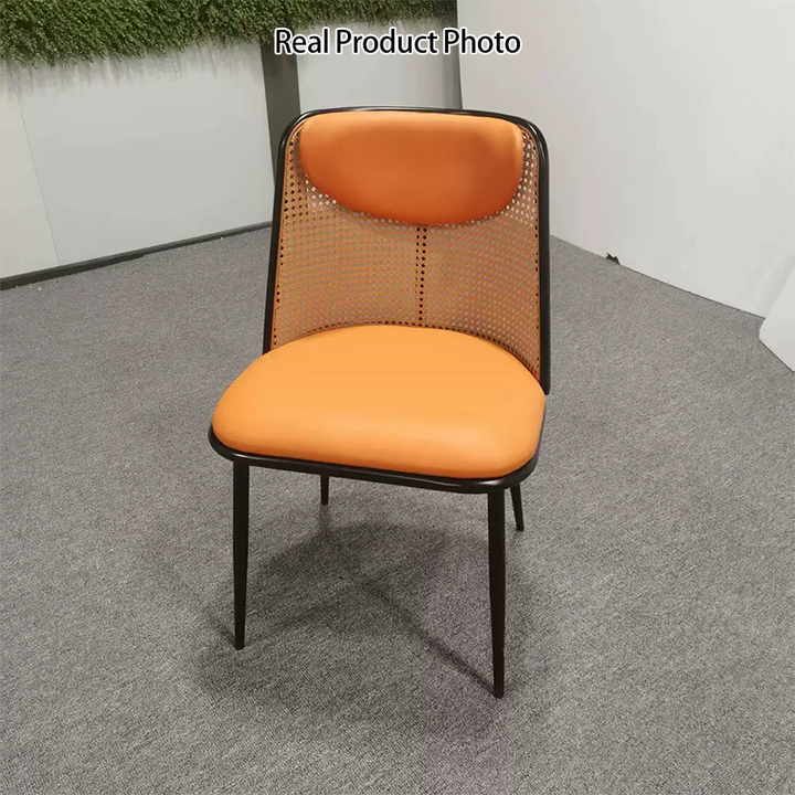 Zeitgenössischer trapezförmiger Esszimmerstuhl im Coastal-Stil mit Rückenlehne aus Kunst-Nappaleder, Eisen und Schaumstoff für das Esszimmer 