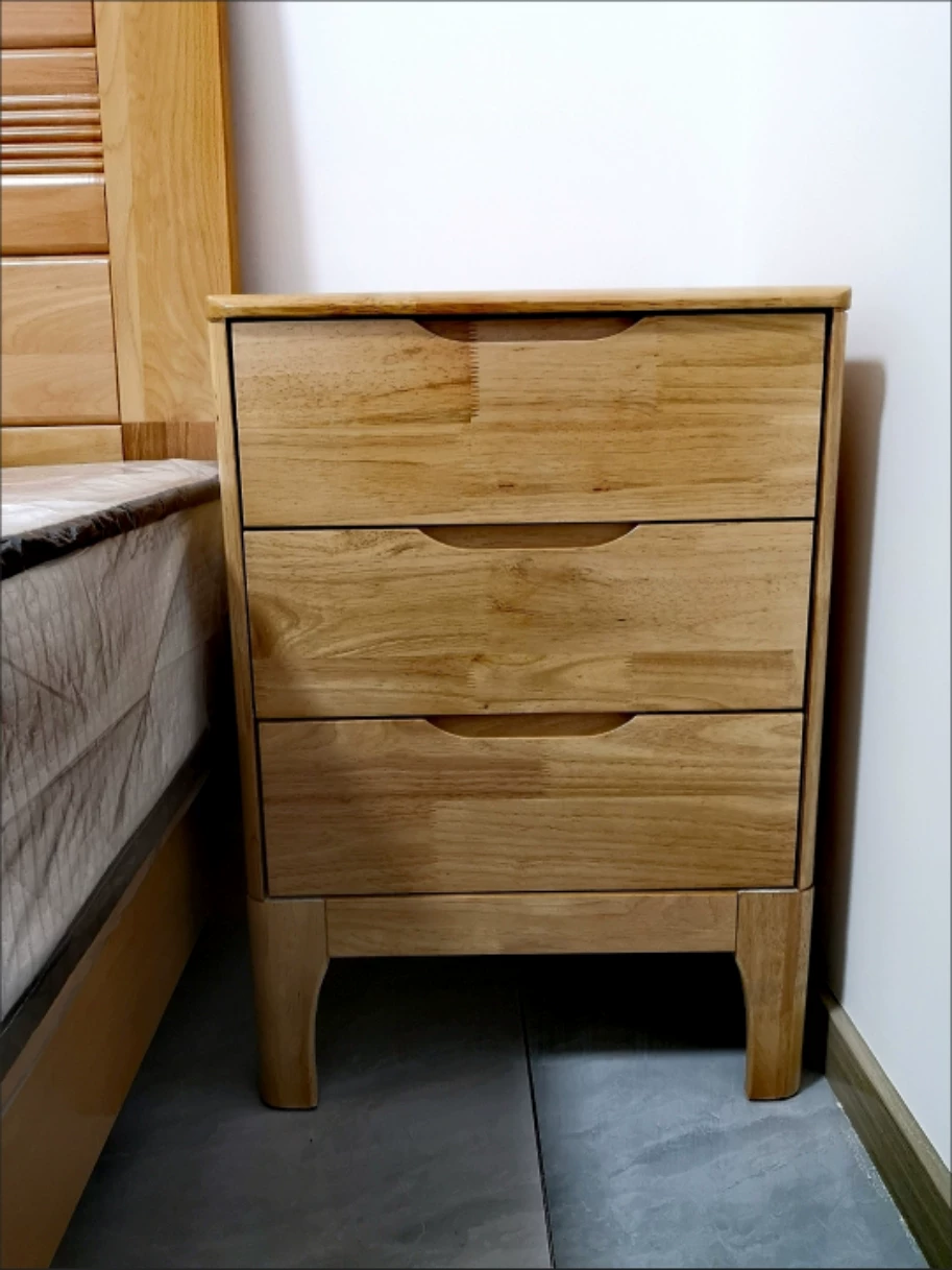 Table de chevet rectangulaire contemporaine en bois massif scandinave à 3 tiroirs pour chambre 