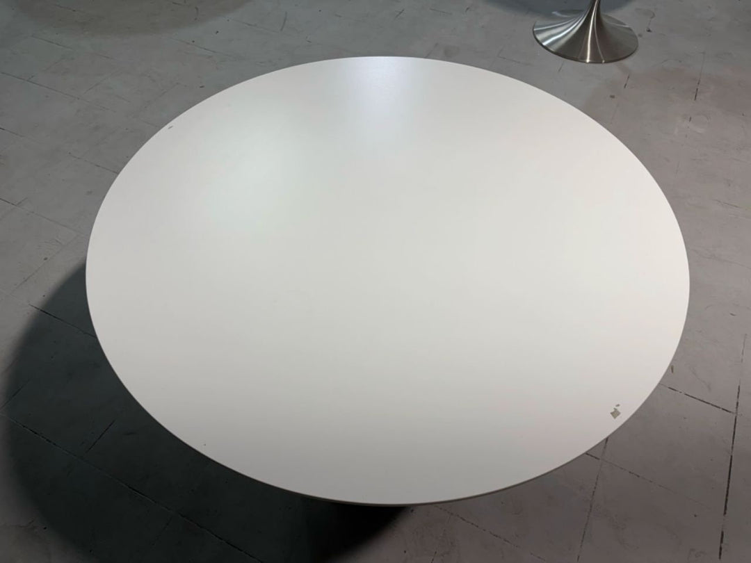 Moderner minimalistischer runder gesinterter Steintisch aus Eschenholz für 4/5 Sitze 