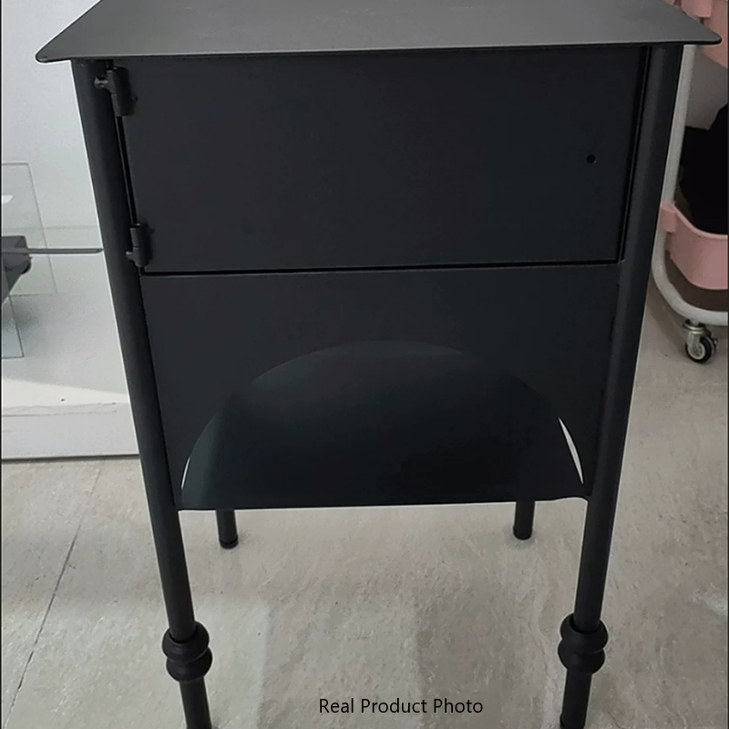 Moderner minimalistischer rechteckiger gewölbter High-Heel-Design-Eisen-Nachttisch mit 1 Schrank für das Schlafzimmer 