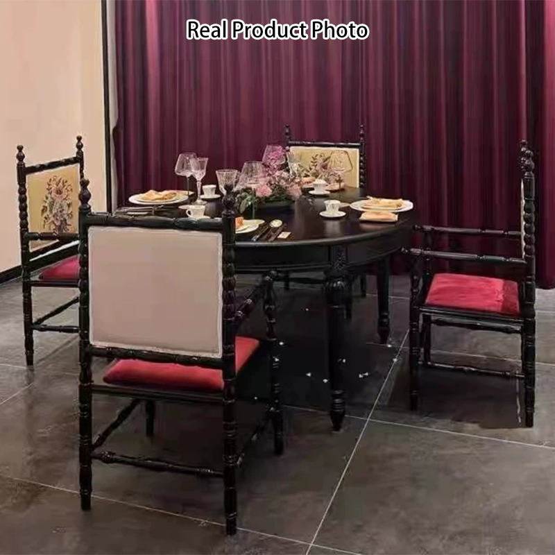 Traditioneller quadratischer Esszimmerstuhl aus Kautschukholz und Rattan im Vintage-Stil mit Rückenlehne und Armlehnen für das Esszimmer 
