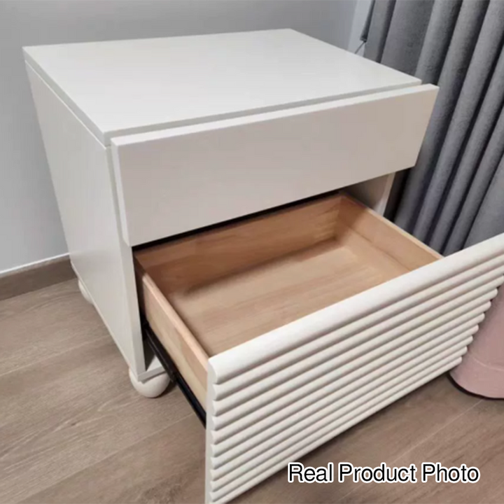 طاولة جانبية مربعة ذات درجين بتصميم عصري سكندنافي كريم لغرفة النوم 