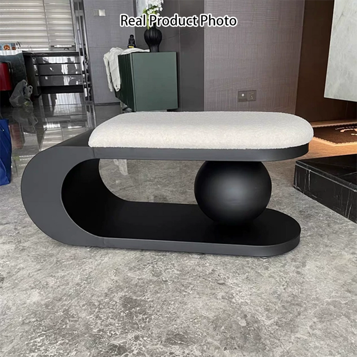 Moderner skandinavischer Sessel mit langer geschwungener Form, Kugeldesign, aus Karbonstahl und Sherpa-Stoff für das Wohnzimmer 