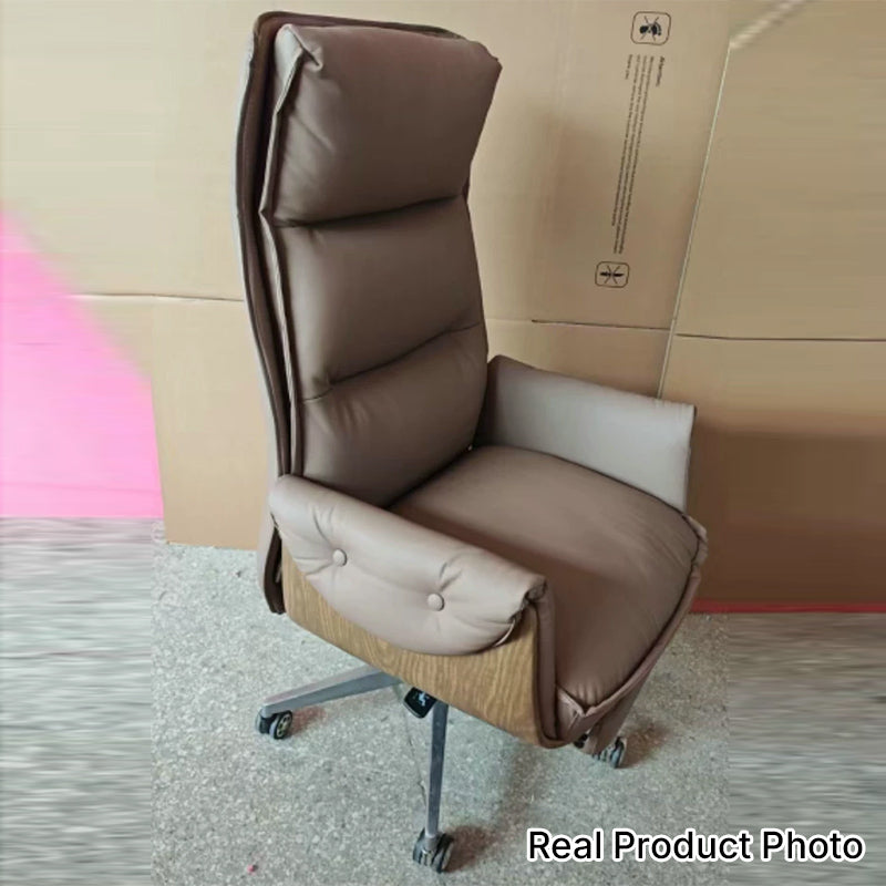 Moderner Luxus-Bürostuhl aus echtem Leder, Sperrholz und Aluminium, rechteckige Rückenlehne, mit Fußstütze und Rollen für Arbeitszimmer und Homeoffice 