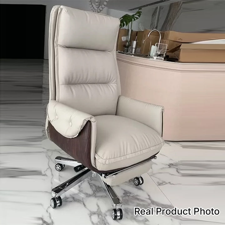 Moderner Luxus-Bürostuhl aus echtem Leder, Sperrholz und Aluminium, rechteckige Rückenlehne, mit Fußstütze und Rollen für Arbeitszimmer und Homeoffice 