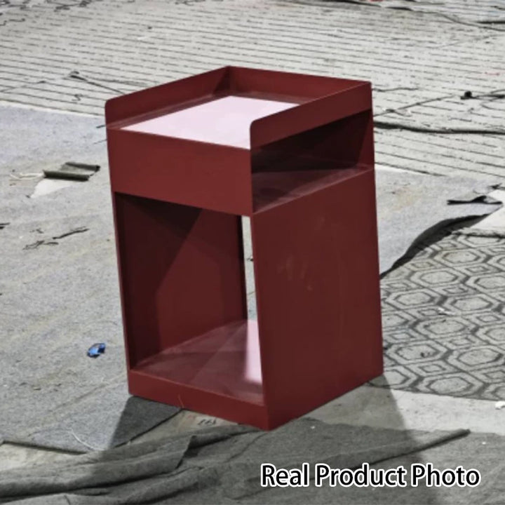 Zeitgenössischer Retro-Karbonstahl quadratischer beweglicher Beistelltisch 3-stufig mit versteckten Rollen für das Wohnzimmer 
