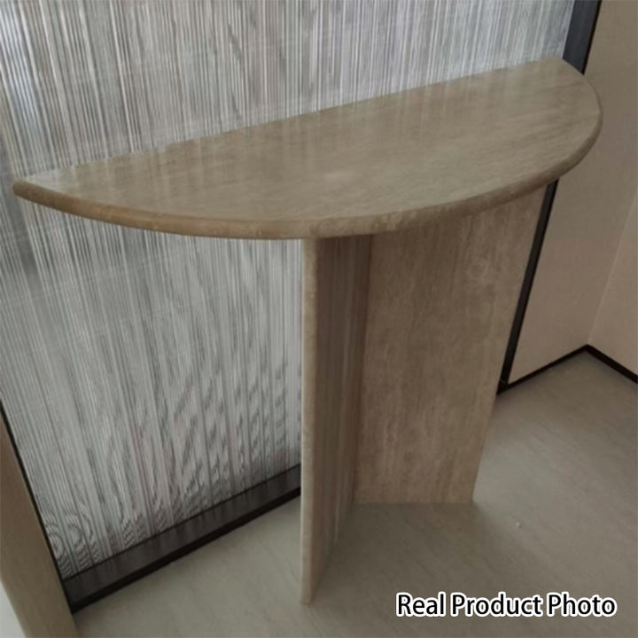Table console demi-lune en travertin naturel moderne et minimaliste, adossée au mur, peu encombrante, pour salon et entrée 