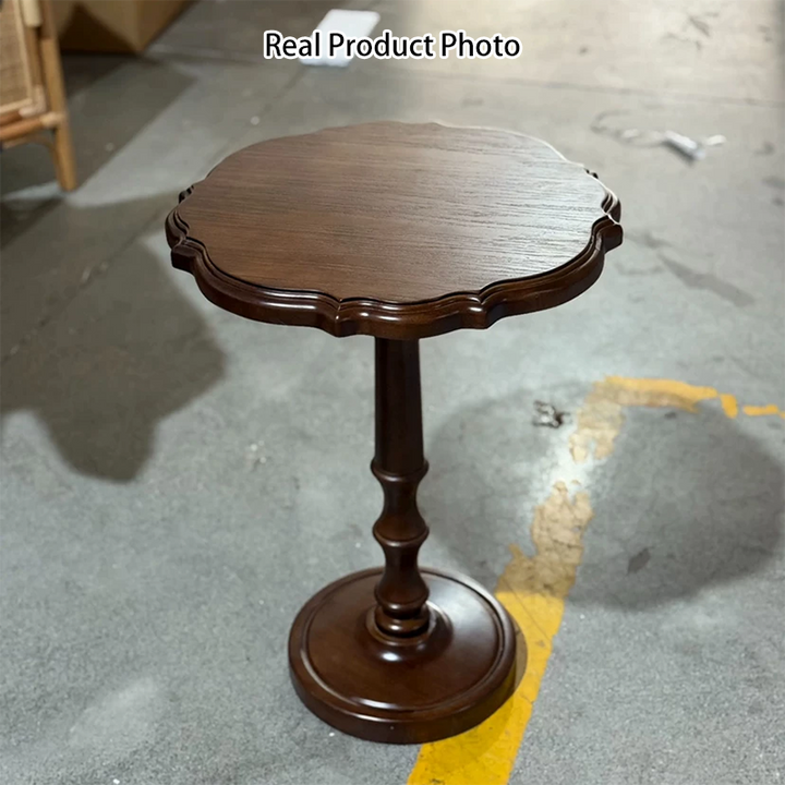 Table basse ronde sculptée en chêne massif traditionnel français avec 1 plateau pour salon 