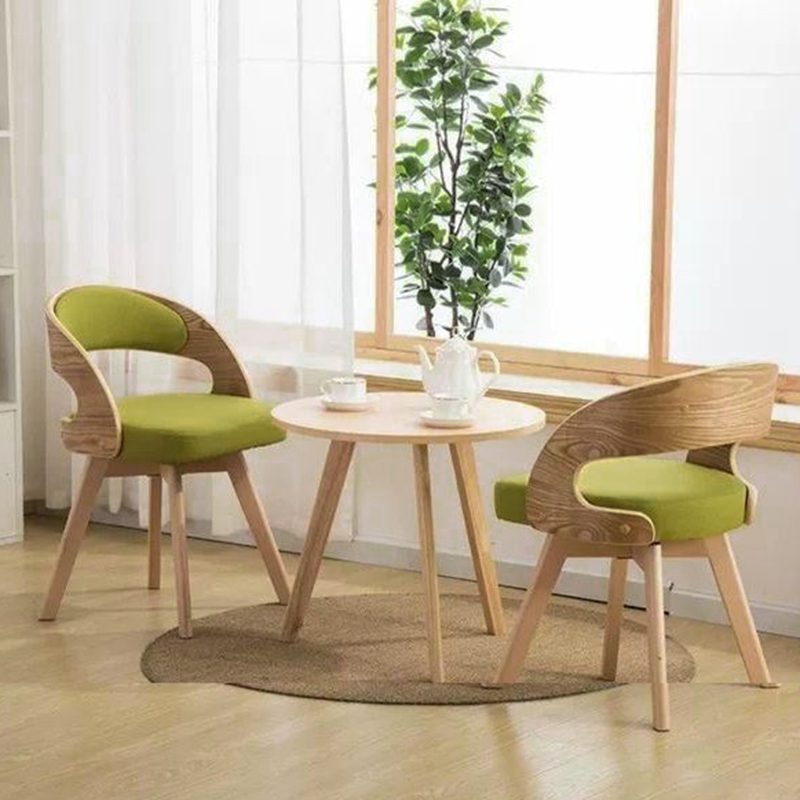 Silla de comedor con patas de madera contemporáneas nórdicas tapizadas en tela, respaldo curvado para comedor 