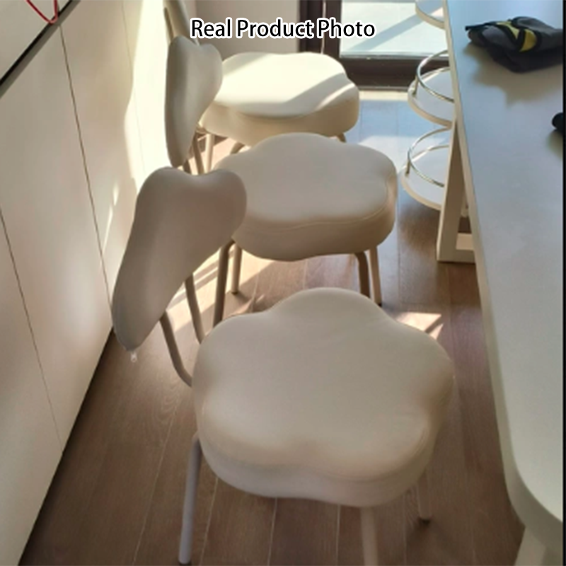 Tabouret de coiffeuse moderne minimaliste en simili cuir crème nuage avec cadre en métal et dossier pour chambre 