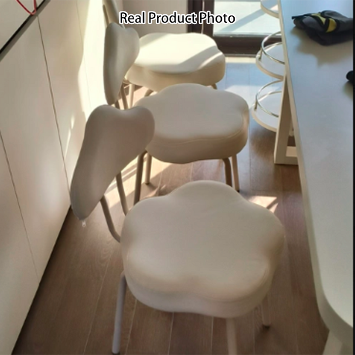 Tabouret de coiffeuse moderne minimaliste en simili cuir crème nuage avec cadre en métal et dossier pour chambre 