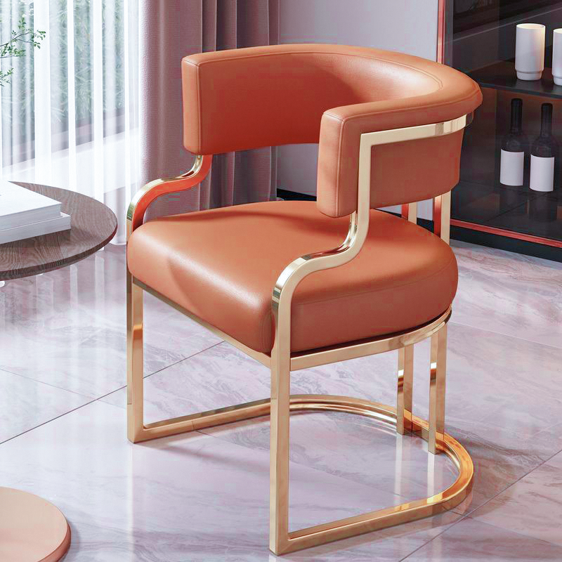 Moderner luxuriöser quadratischer Bogen-Faux-Nappa-Leder-Esszimmerstuhl aus Eisen mit Rückenlehne und Armlehnen für das Esszimmer 