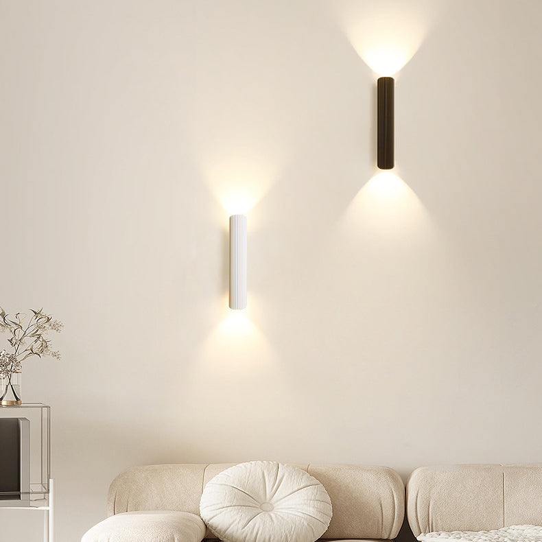 مصباح حائط LED من الألومنيوم والحديد بأسطوانة مخططة بتصميم حديث وبسيط لغرفة النوم 
