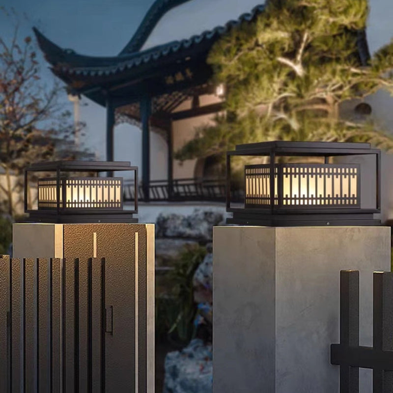 Traditionelle chinesische quadratische 1-flammige Pfostenleuchte aus Edelstahlglas für den Garten 