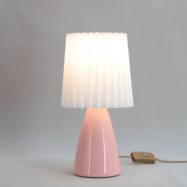 Lampe de table à 1 lumière avec base en céramique plissée en tissu de simplicité contemporaine pour salon 