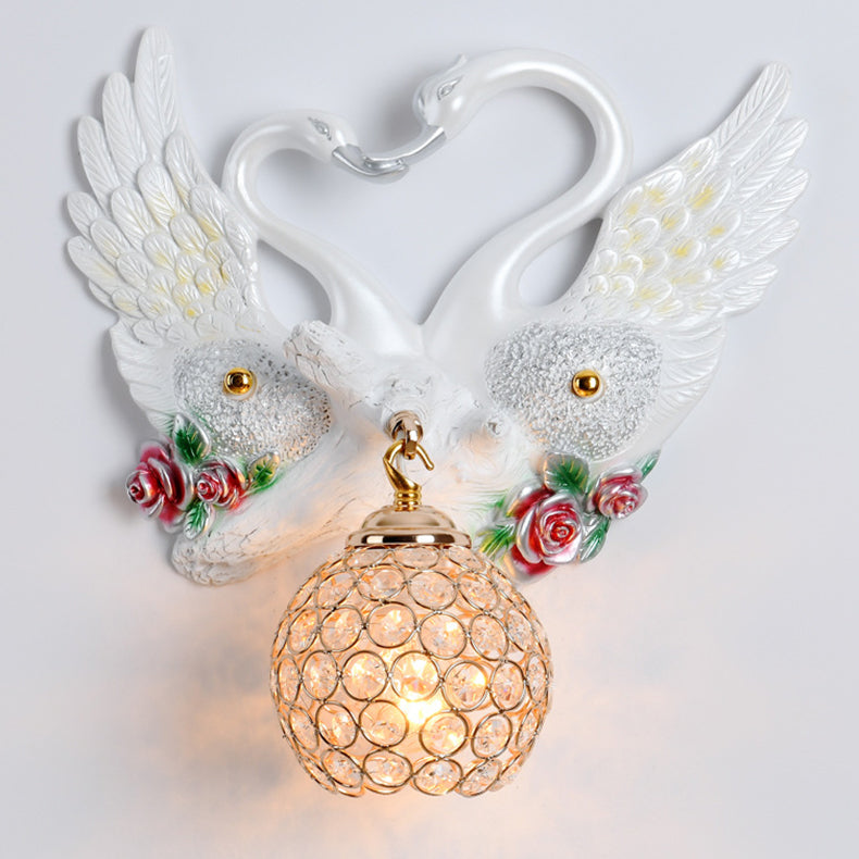 Moderne Art Deco Harz Eisen Kristall Paar Schwan Ball 1-Licht Wand Leuchte Lampe Für Wohnzimmer 