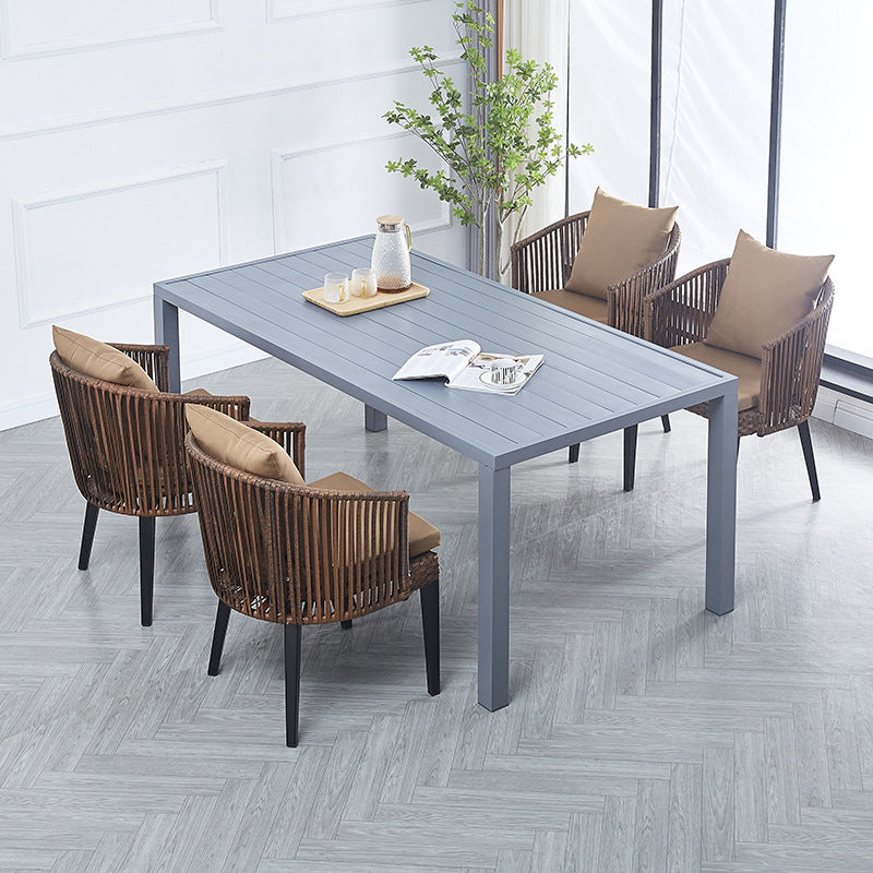 Silla de comedor al aire libre con respaldo y reposabrazos de metal cuadrado de ratán tejido estilo casa de campo tradicional para exteriores 