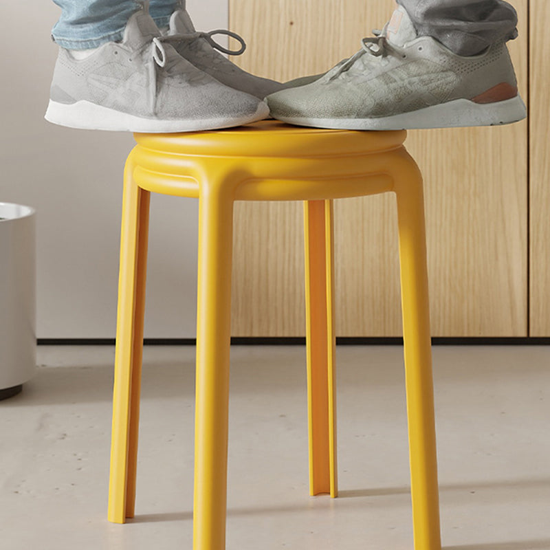 Zeitgenössischer skandinavischer runder Macaron-Stuhl aus Kunststoff, stapelbar für das Wohnzimmer 