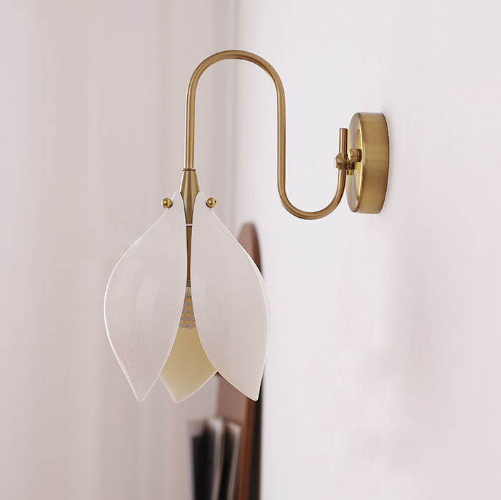 Zeitgenössische Retro-Keramik-Magnolienblumenform Eisenrahmen 1-Licht Wandleuchte für Schlafzimmer 