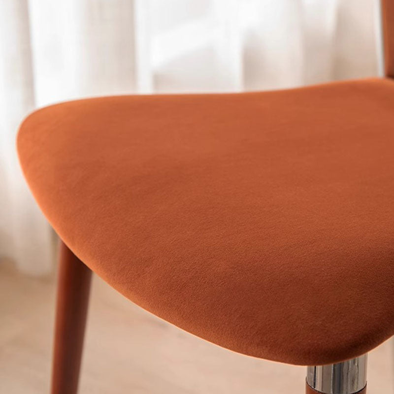 Chaise de salle à manger contemporaine rétro en bois de hêtre, fer, velours, éponge carrée avec dossier incurvé pour salle à manger 
