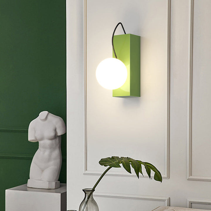 Applique murale contemporaine nordique en fer crème cuboïde déplaçable avec abat-jour sphérique magnétique 1 lumière pour chambre 