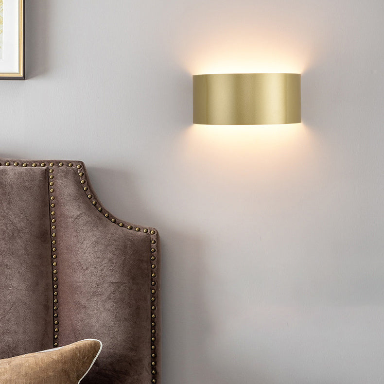 Moderne minimalistische halbrunde LED-Wandleuchte aus Eisen für Wohnzimmer 
