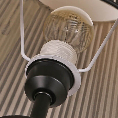 Lámpara de mesa de 1 luz con base hueca de hierro de hilo de seda hecho a mano clásico chino 