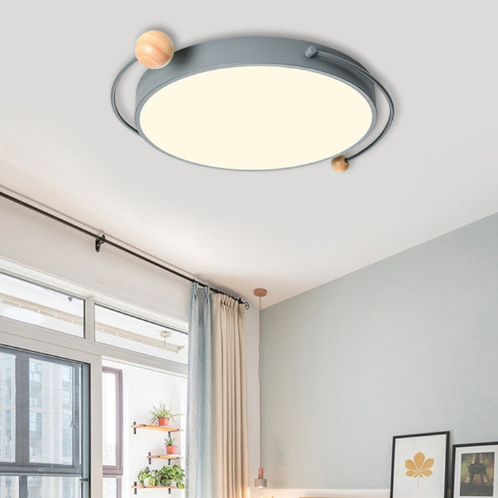 Zeitgenössische skandinavische runde Kugel gebogene Röhre Eisen Acryl Holz LED Unterputz Deckenleuchte für Schlafzimmer 