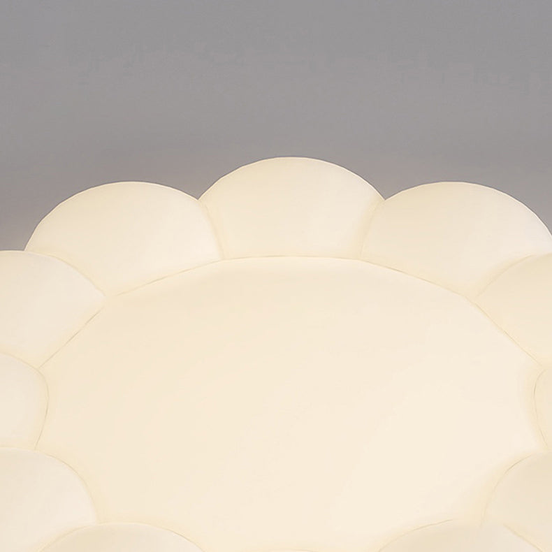 Plafonnier à LED en forme de fleur PE crème nordique contemporaine pour chambre à coucher 