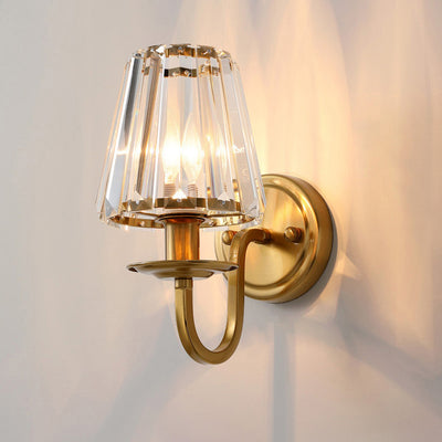 Applique murale contemporaine de luxe avec cadre finition dorée et abat-jour en cristal à 1 lumière pour salon 