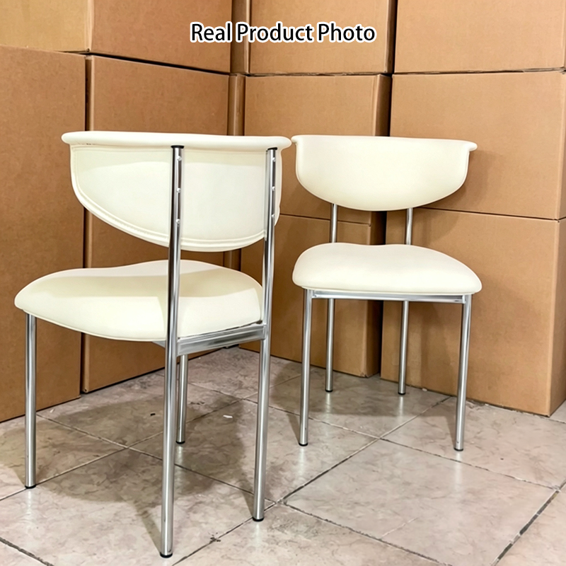 Moderner minimalistischer Esszimmerstuhl mit quadratischen und runden Ecken, gepolstert mit Mikrofaserleder, aus Karbonstahl und Sperrholz, mit geschwungener Rückenlehne 