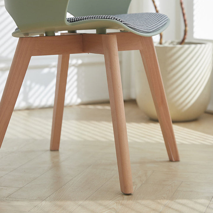 Zeitgenössischer nordischer quadratisch-trapezförmiger Stuhl aus PP-Kunststoff, Edelstahl und Lindenholz mit Rückenlehne für das Wohnzimmer 