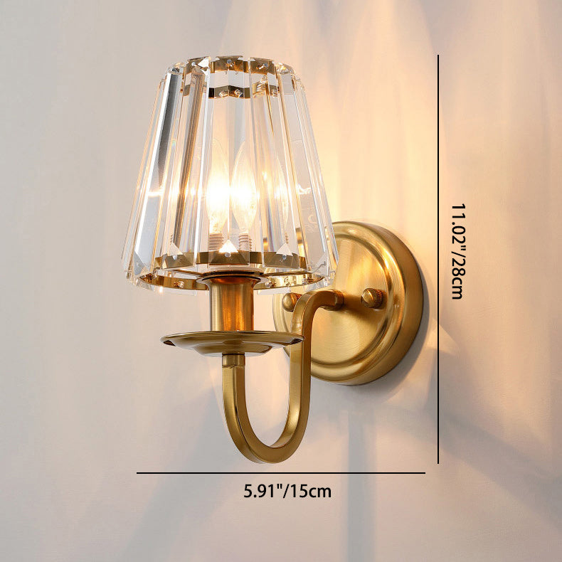 Applique murale contemporaine de luxe avec cadre finition dorée et abat-jour en cristal à 1 lumière pour salon 