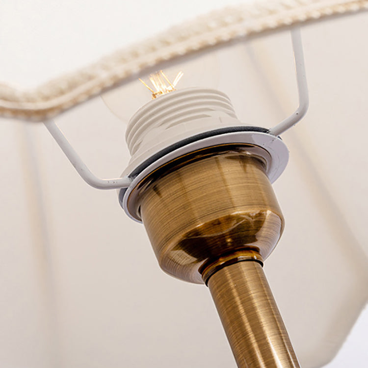 Moderne Luxus Runde Trapez Eisen Kristall Stoff 1-Licht Tisch Lampe Für Schlafzimmer 