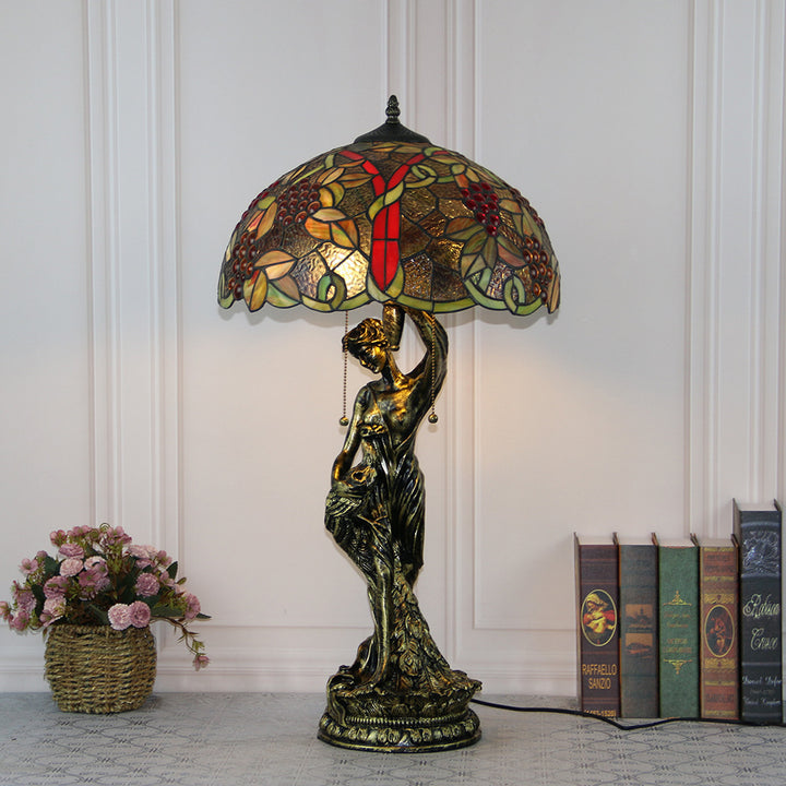Lampe de table à 2 lumières avec base de femme jolie en forme de vache en diamant de raisin en dôme de verre en résine Tiffany traditionnel pour chevet 