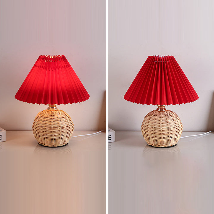 Zeitgenössische nordische Tischlampe aus Rattangewebe mit plissierter konischer Kugel, LED, für Schlafzimmer 