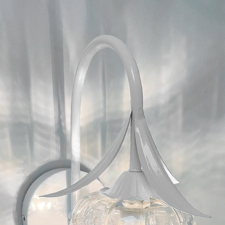 Applique murale contemporaine créative en fer avec abat-jour en verre en forme de fleur de lotus et cristal à 1 lumière pour salon 